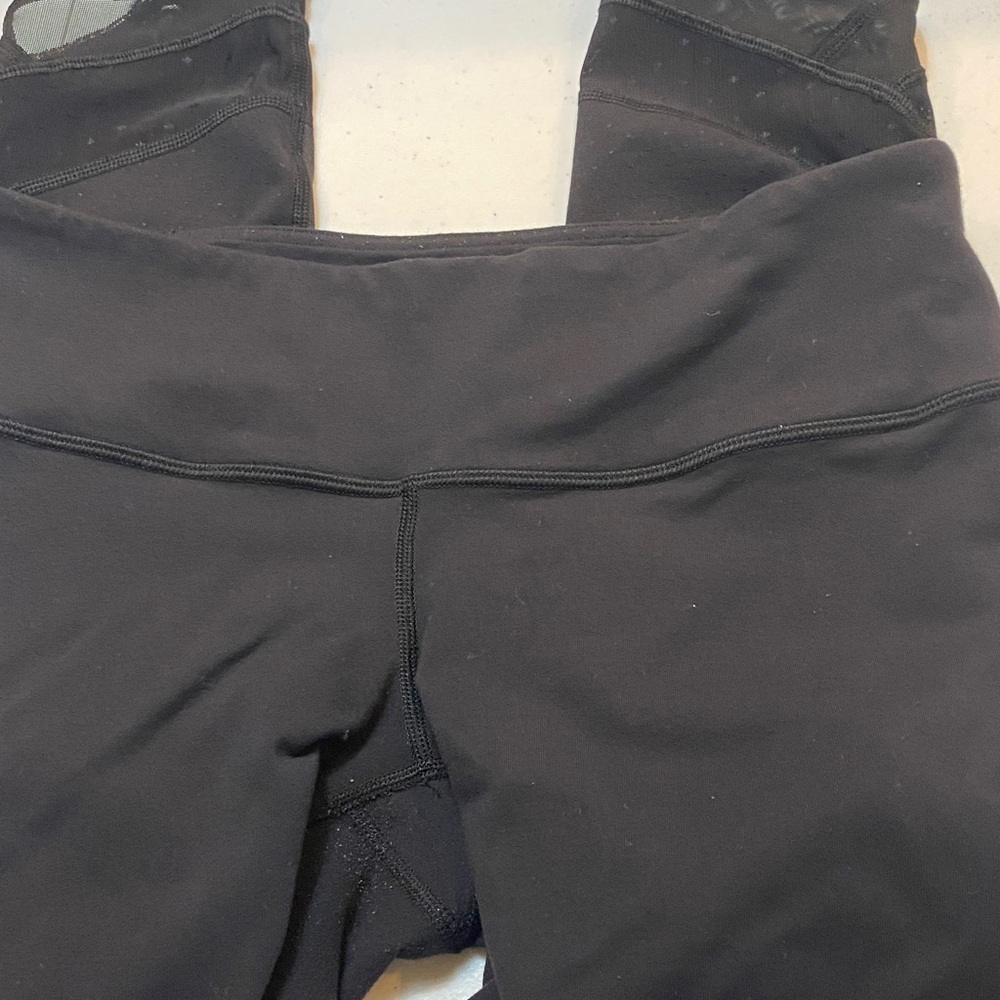 Lululemon womens Black Leggings size 8 mesh